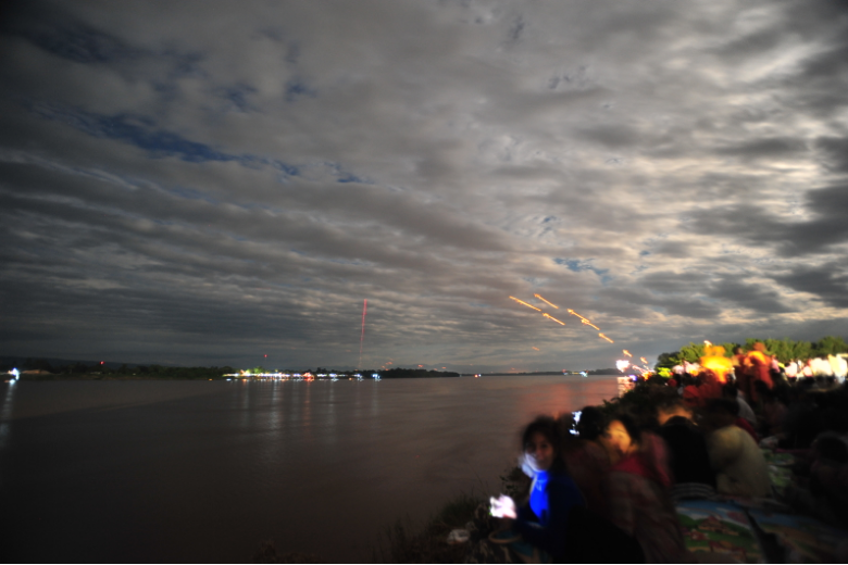 Das Ende der buddhistischen Fastentradition und das Naga-Feuerball-Festival in Nong Khai