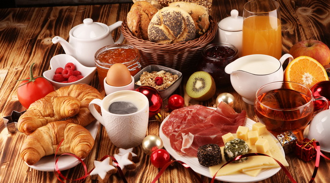 Traditionelles Familienbuffet im SAii Laguna Phuket