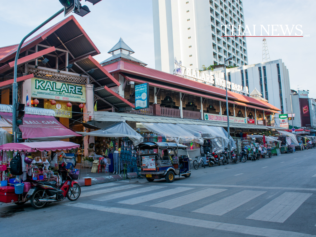 Aufzug im Kad Luang Markt: Nostalgie und neue Bequemlichkeit für Chiang Mai!